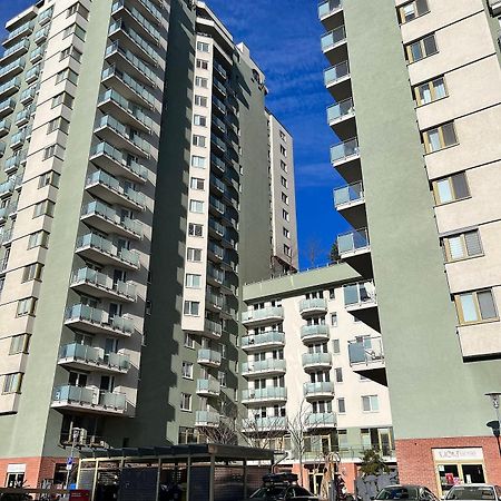 Cozy, Beautiful View, Parking, 1 Stop By Train To Old Town Bratislava Exterior photo