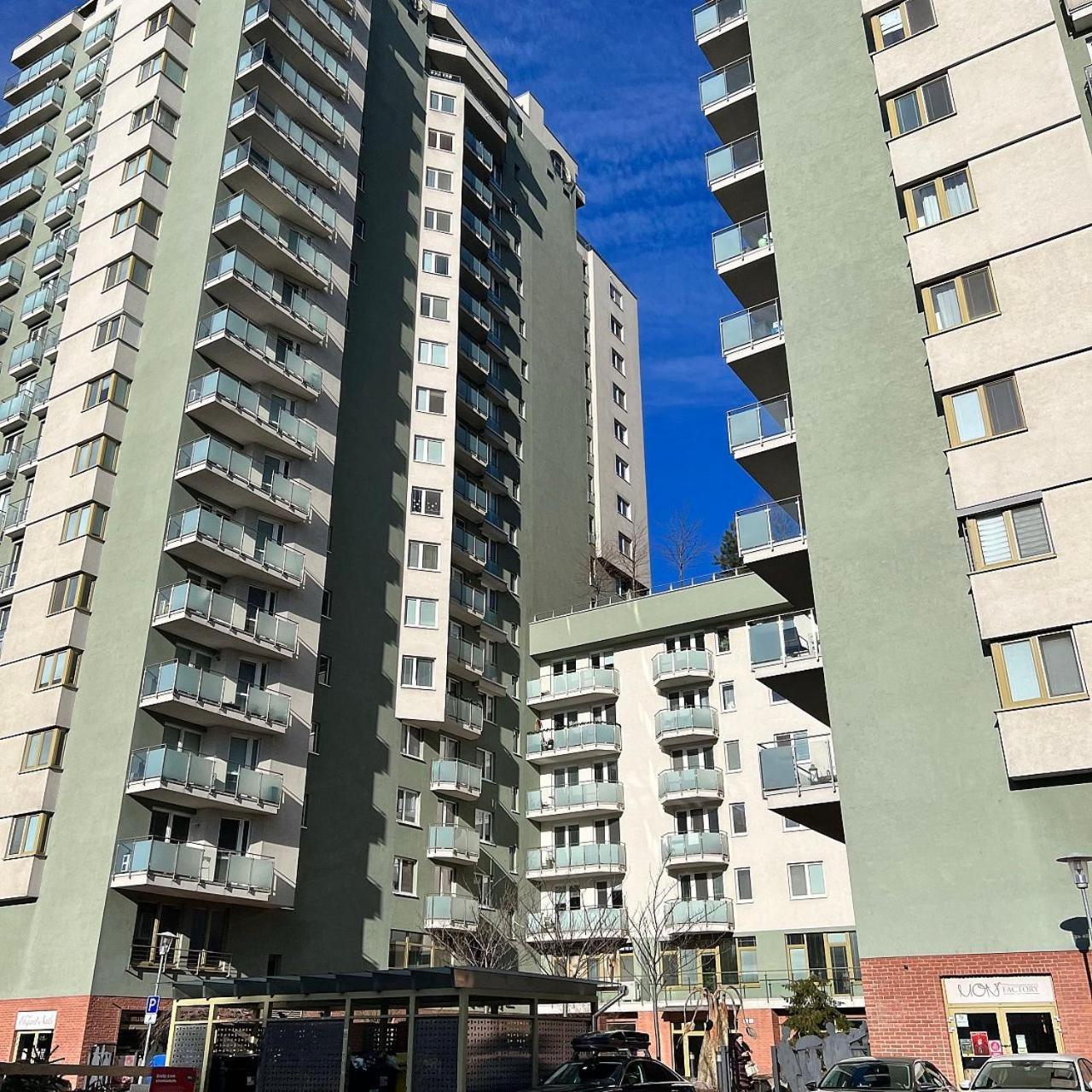 Cozy, Beautiful View, Parking, 1 Stop By Train To Old Town Bratislava Exterior photo