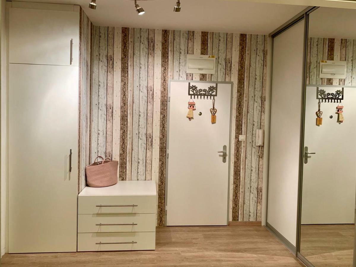 Cozy, Beautiful View, Parking, 1 Stop By Train To Old Town Bratislava Exterior photo