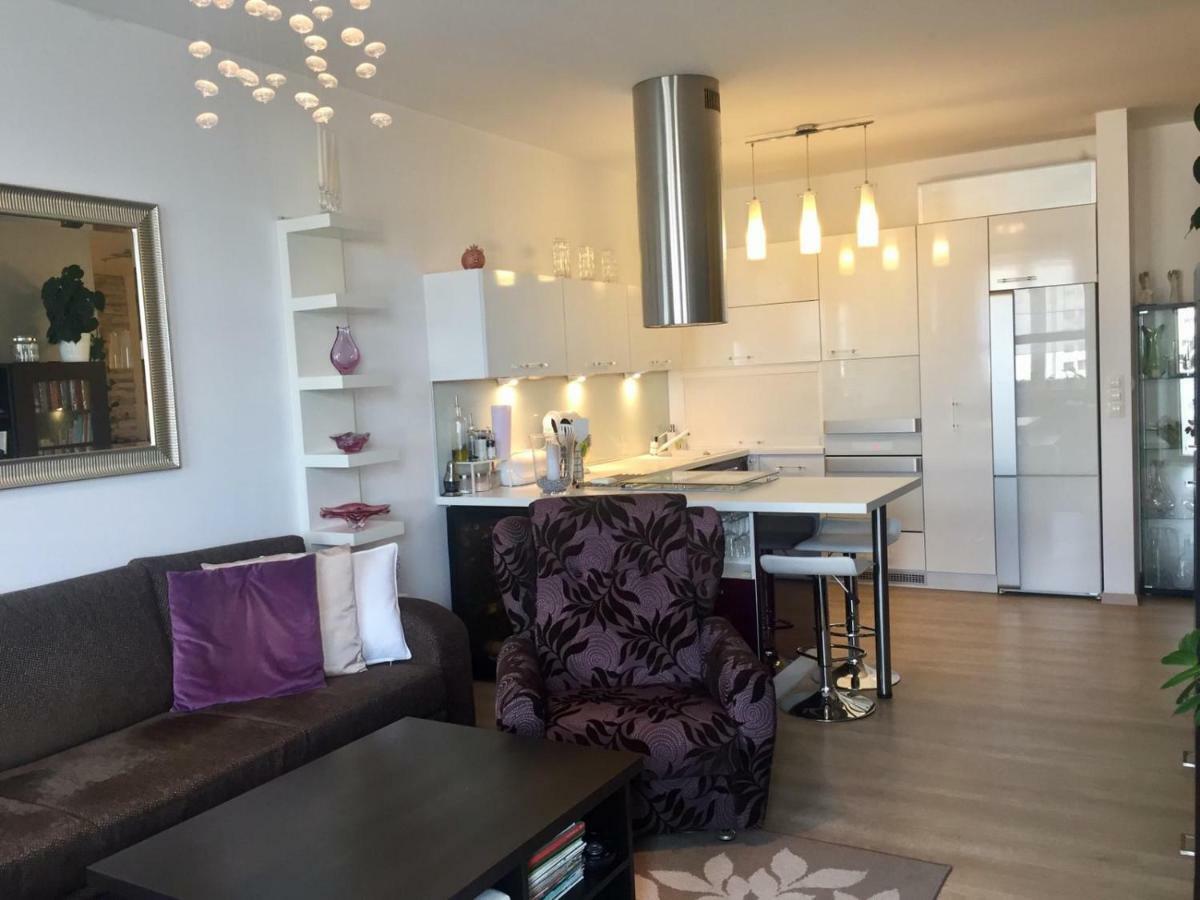 Cozy, Beautiful View, Parking, 1 Stop By Train To Old Town Bratislava Exterior photo